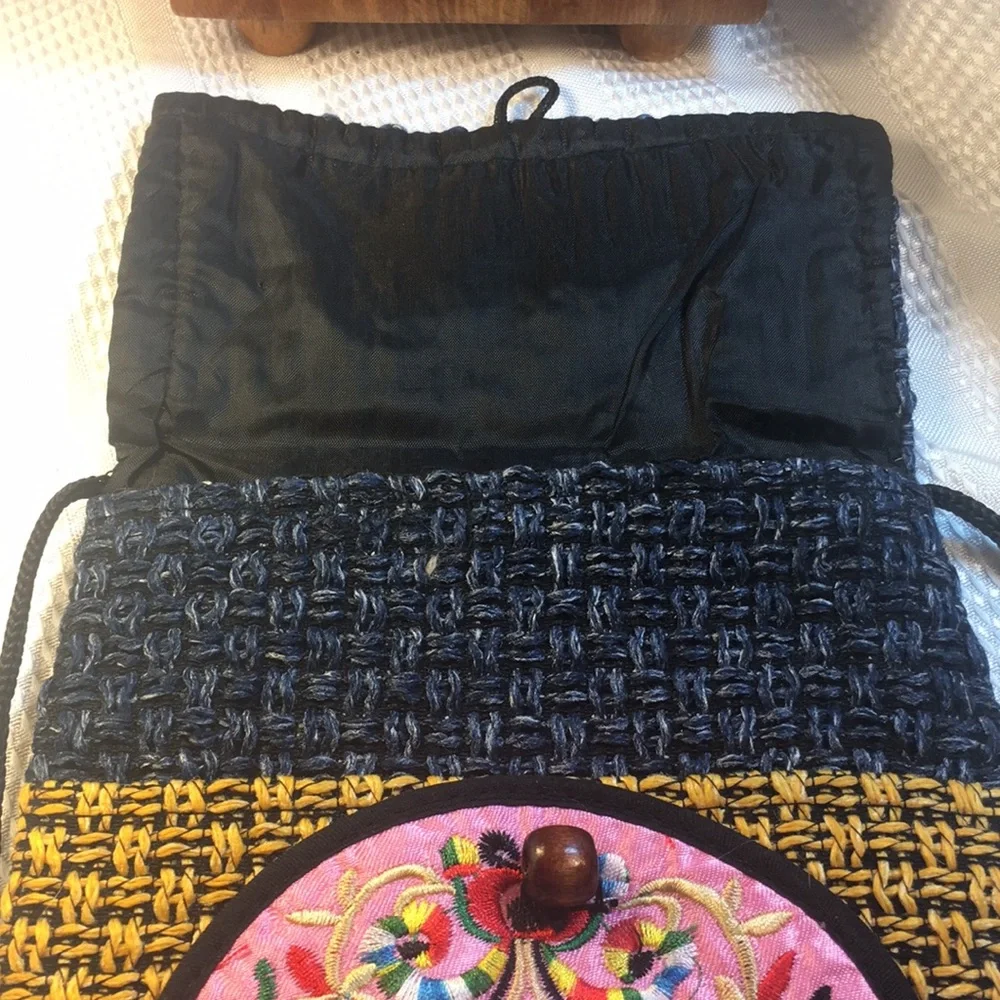 NWOT embroidered woven purse Unique/fun/practical